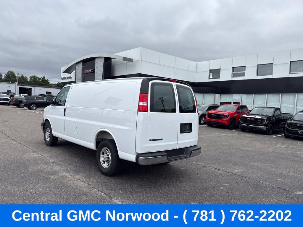 Used 2025 Chevrolet Express 2500 w/ Driver Convenience Package RWD image 3