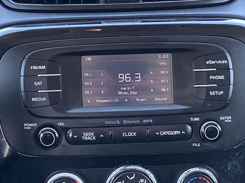 Used 2016 Kia Soul ! FWD image 18