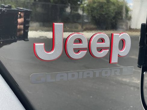 Used 2023 Jeep Gladiator Rubicon AWD/4WD image 32
