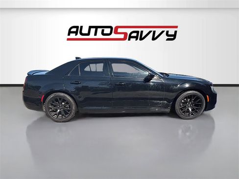 Used 2022 Chrysler 300 Touring w/ Sport Appearance Package image 8