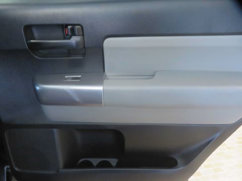 Used 2019 Toyota Sequoia SR5 AWD/4WD image 22