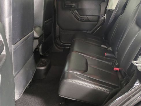 Used 2017 Jeep Wrangler Unlimited Sahara image 21