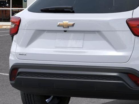 New 2026 Chevrolet Trax LS w/ LS Convenience Package FWD image 14