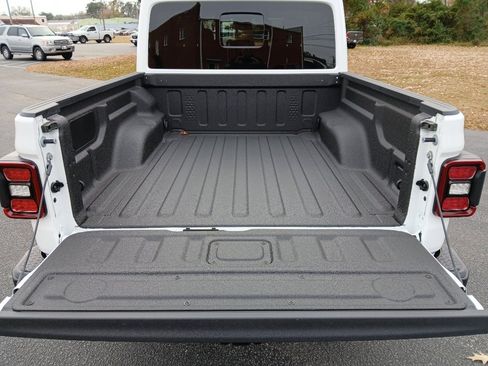 New 2025 Jeep Gladiator Sport image 27