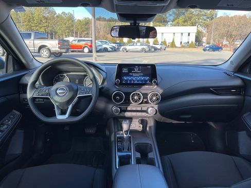 Used 2024 Nissan Sentra SV image 8