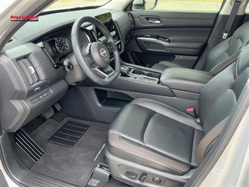 Used 2024 Nissan Pathfinder SL w/ SL Premium Package FWD image 28
