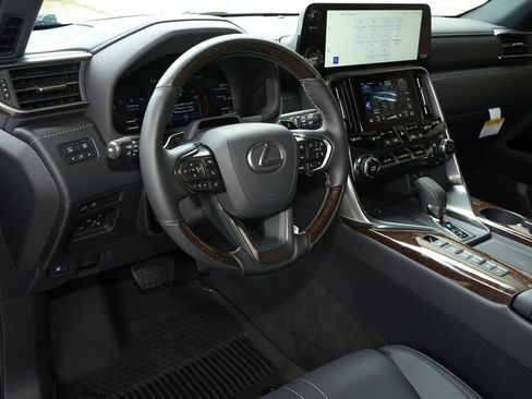 Used 2026 Lexus LX 700h Ultra Luxury AWD/4WD image 8