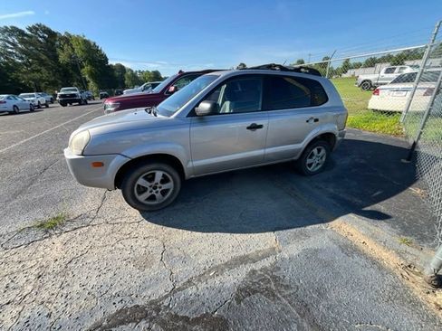 Used 2006 Hyundai Tucson GL FWD image 2