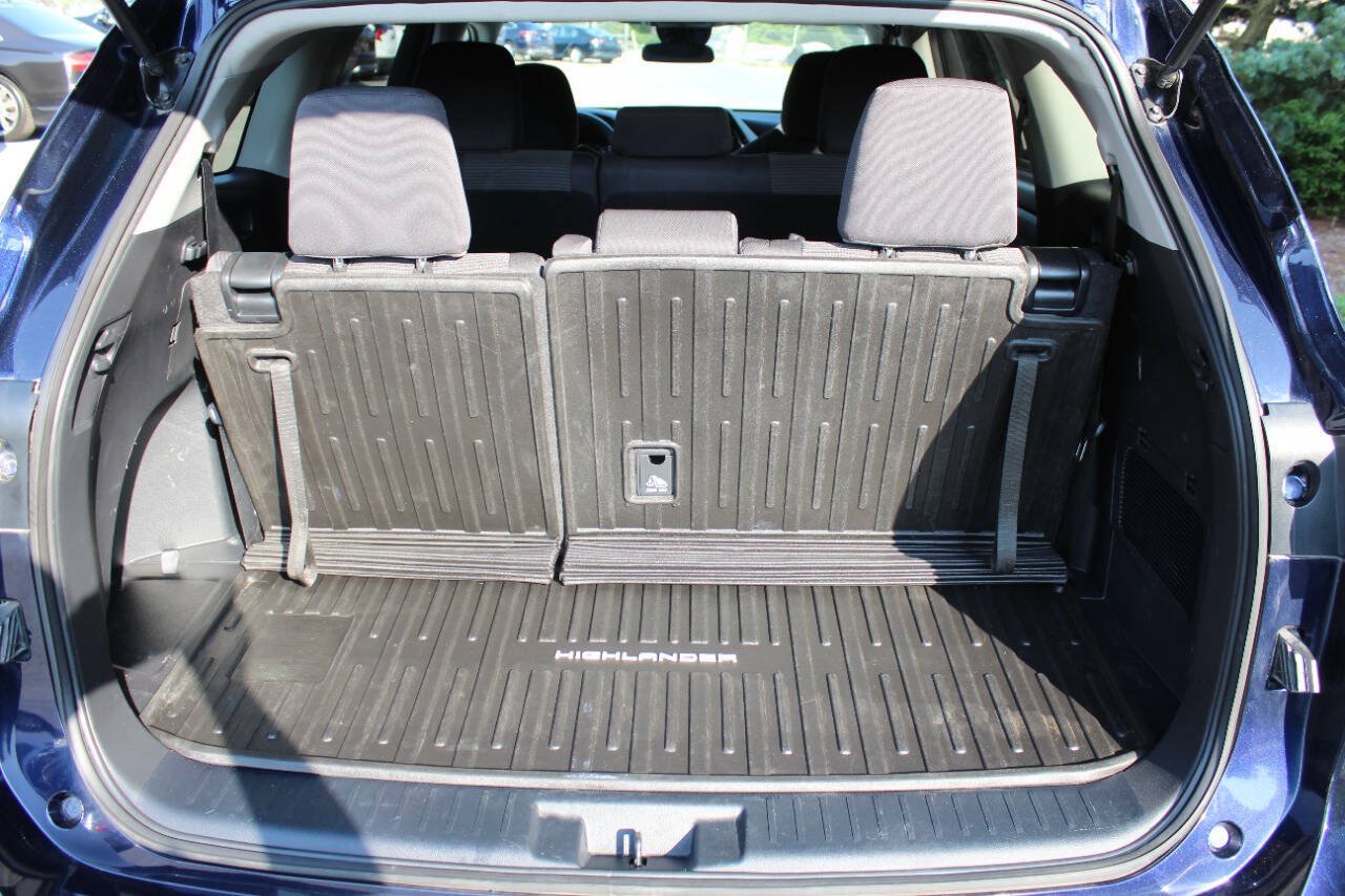 Used 2023 Toyota Highlander L FWD image 20