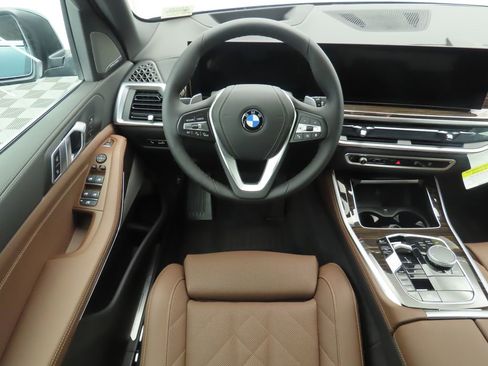 Certified 2026 BMW X5 xDrive40i w/ Premium Package AWD/4WD image 11