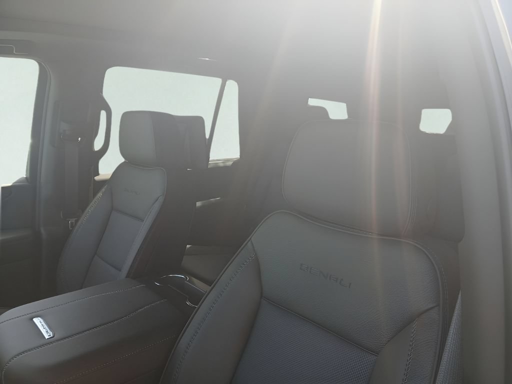 New 2026 GMC Yukon Denali w/ Denali Reserve Package AWD/4WD image 10