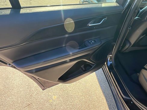 Used 2025 Jeep Grand Cherokee L Altitude image 24