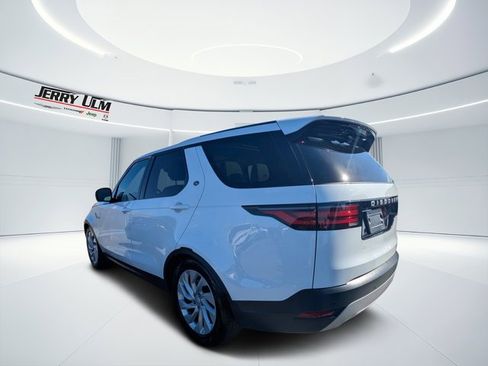 Used 2025 Land Rover Discovery S image 4