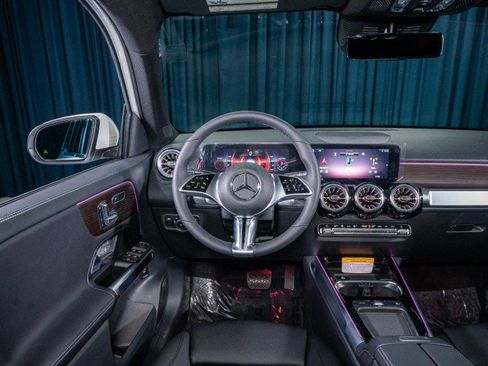 Used 2025 Mercedes-Benz GLB 250 image 17