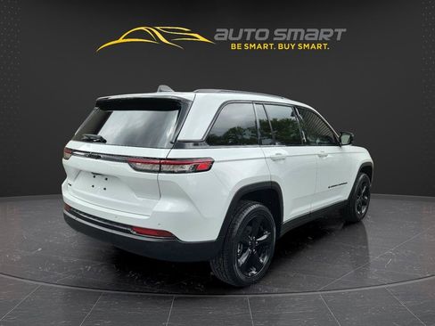 Used 2023 Jeep Grand Cherokee Altitude AWD/4WD image 5