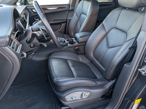 Certified 2023 Porsche Macan S image 5
