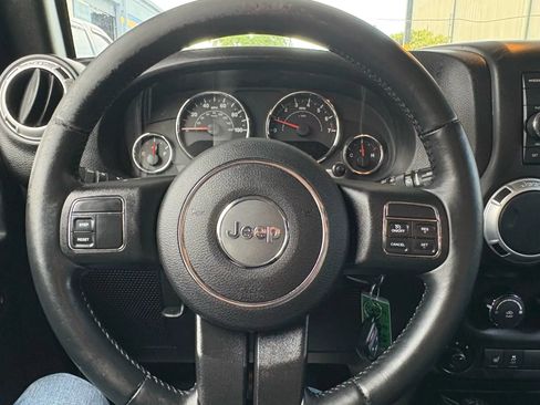 Used 2015 Jeep Wrangler Unlimited Sahara image 11