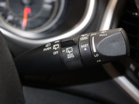Used 2018 Jeep Cherokee Latitude Plus FWD image 36