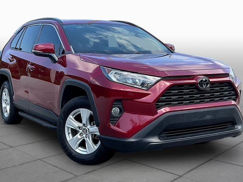 Used 2019 Toyota RAV4 XLE FWD image 3