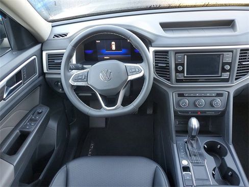 Certified 2023 Volkswagen Atlas SE image 17