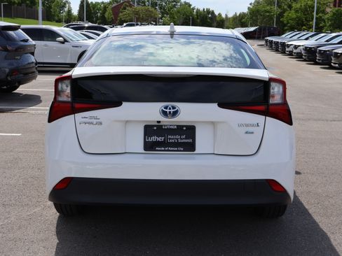 Used 2021 Toyota Prius L Eco FWD image 5