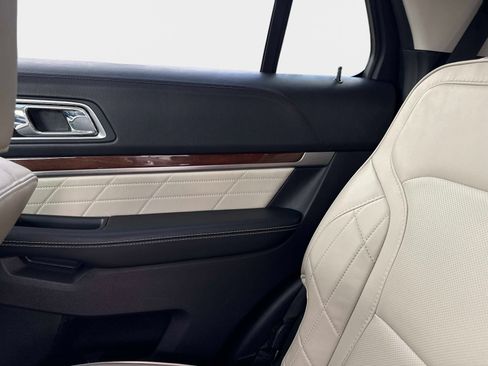 Used 2019 Ford Explorer Platinum AWD/4WD image 12