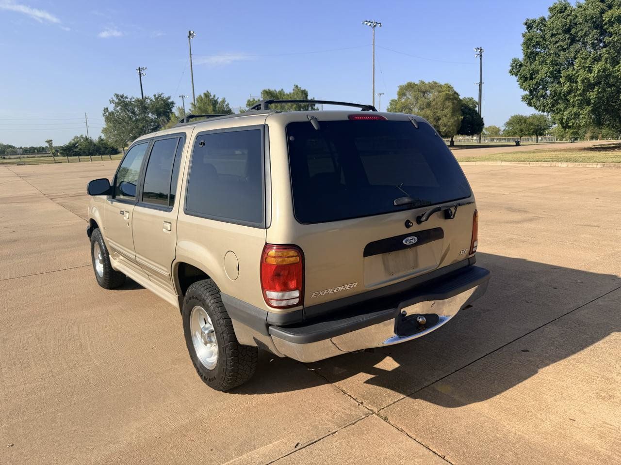 Used 1999 Ford Explorer XLT RWD image 8
