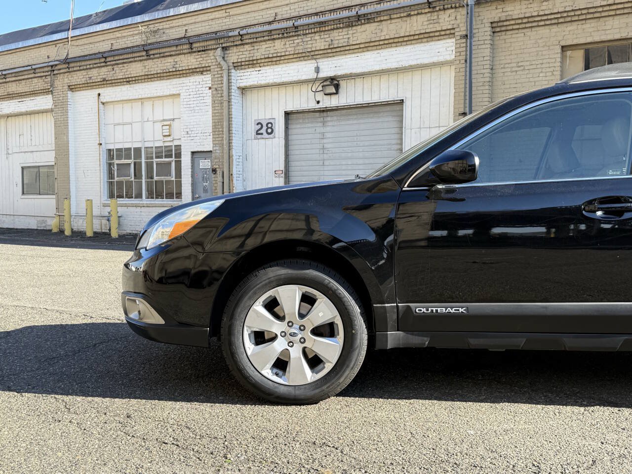 Used 2011 Subaru Outback 2.5i Limited AWD/4WD image 18