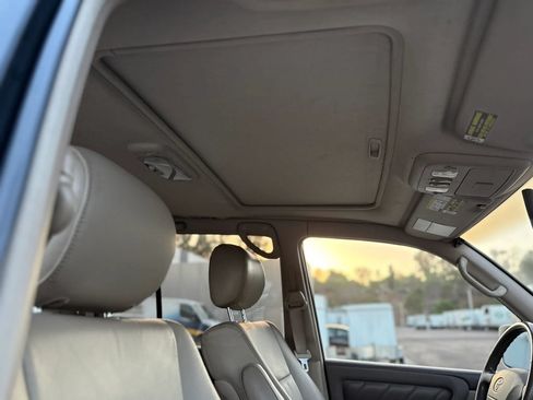 Used 2000 Toyota Land Cruiser w/ Convenience Pkg AWD/4WD image 35