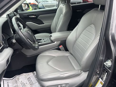 Used 2022 Toyota Highlander XLE image 14