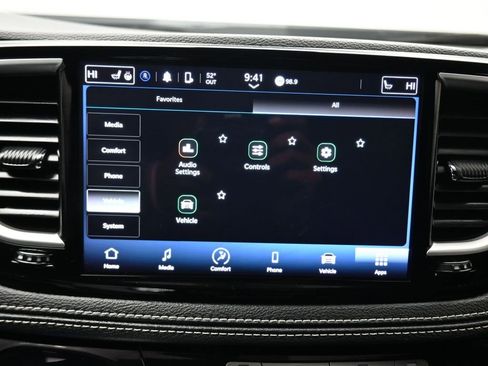 Used 2024 Chrysler Pacifica Touring image 22