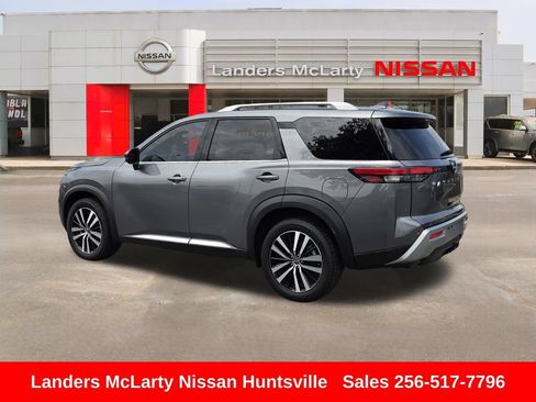 Used 2023 Nissan Pathfinder Platinum w/ Cargo Package AWD/4WD image 8