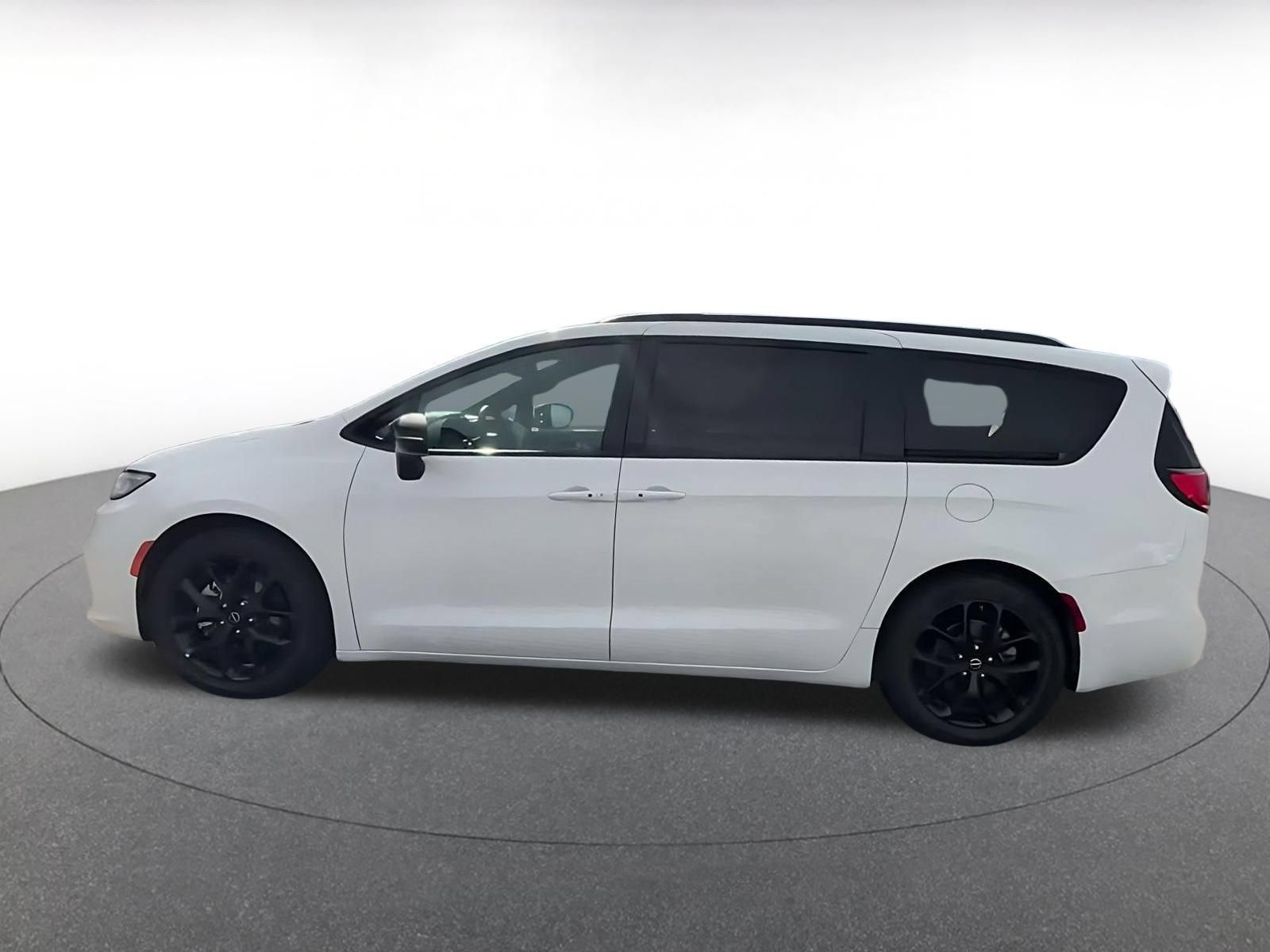 Used 2025 Chrysler Pacifica Limited FWD image 8