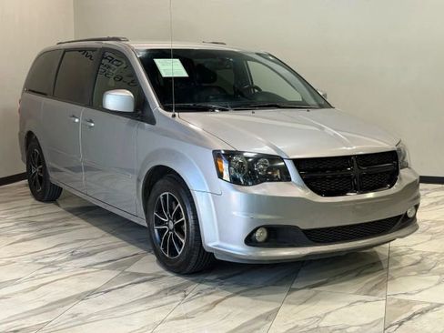 Used 2017 Dodge Grand Caravan GT image 4