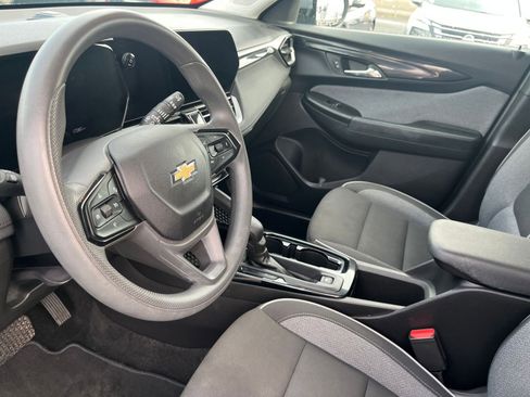 Used 2025 Chevrolet TrailBlazer LT image 33