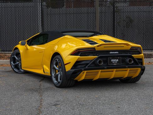 Used 2024 Lamborghini Huracan EVO image 45