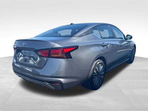 Used 2025 Nissan Altima 2.5 SV FWD image 6