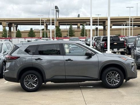 Used 2024 Nissan Rogue S AWD/4WD image 3
