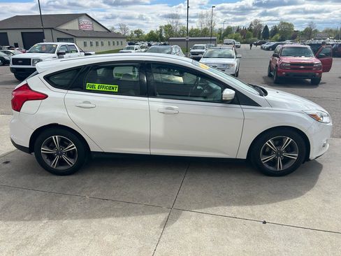 Used 2014 Ford Focus SE w/ SE Sport Package FWD image 4