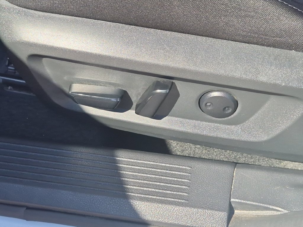 Certified 2025 Nissan Rogue SV FWD image 16