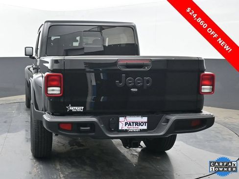 Used 2025 Jeep Gladiator Sport w/ Premium Package AWD/4WD image 4