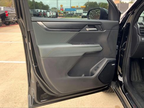 Used 2025 GMC Acadia AT4 w/ Super Cruise Package image 21