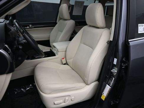 Used 2023 Lexus GX 460 Premium w/ Accessory Package AWD/4WD image 17