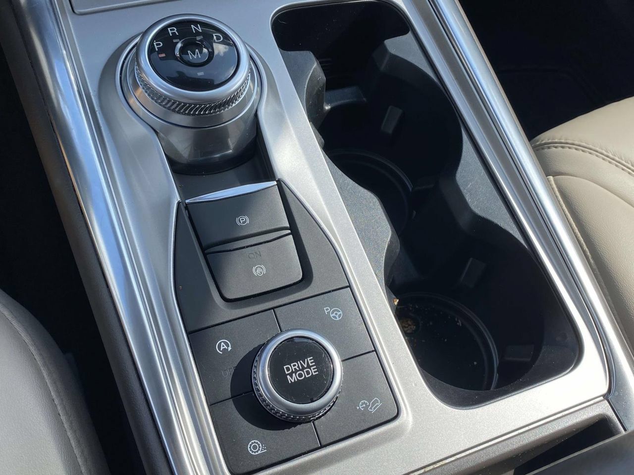 Used 2020 Ford Explorer Platinum w/ Premium Technology Package AWD/4WD image 33