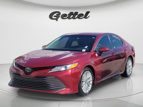 Used 2018 Toyota Camry XLE FWD image 1