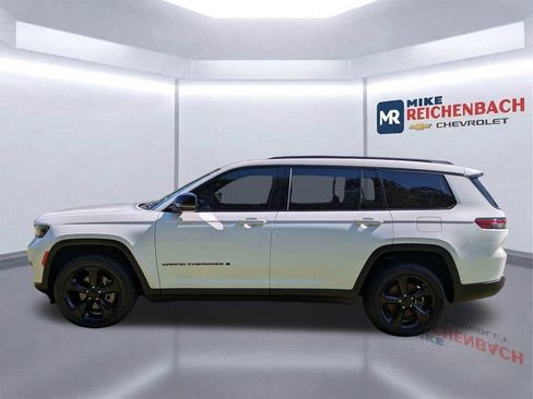Used 2023 Jeep Grand Cherokee L Laredo RWD image 7