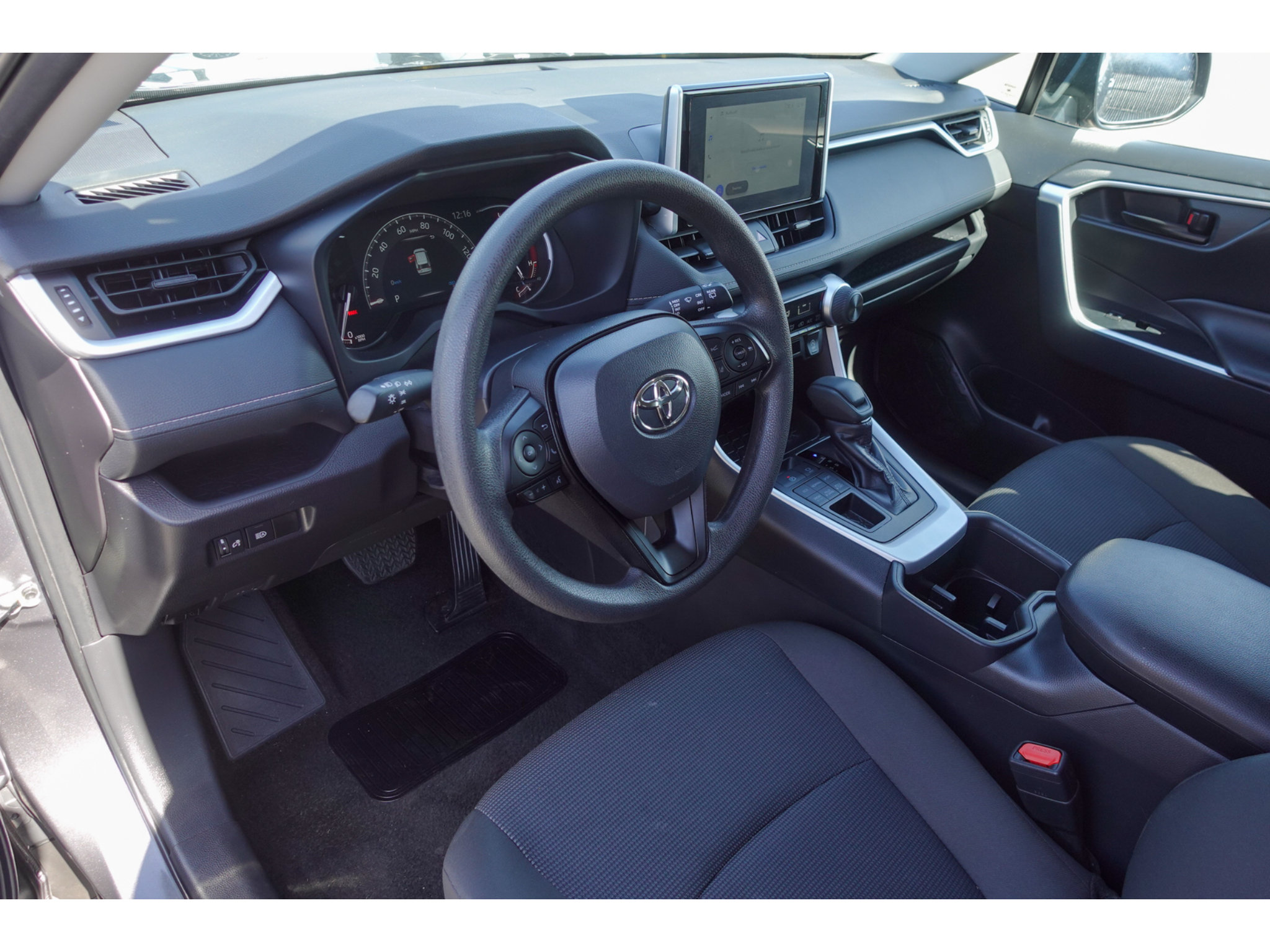 Used 2025 Toyota RAV4 LE AWD/4WD image 9