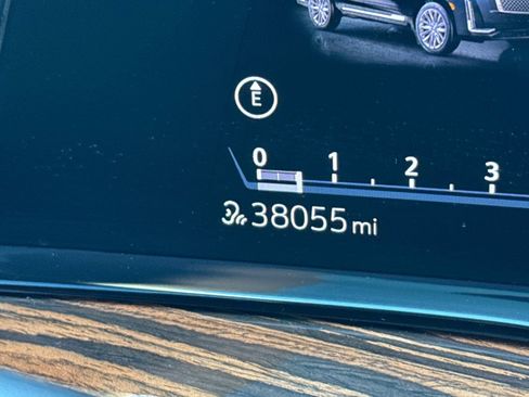 Used 2023 Cadillac Escalade Premium Luxury image 38