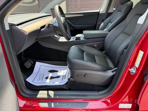 Used 2023 Tesla Model Y Long Range image 30
