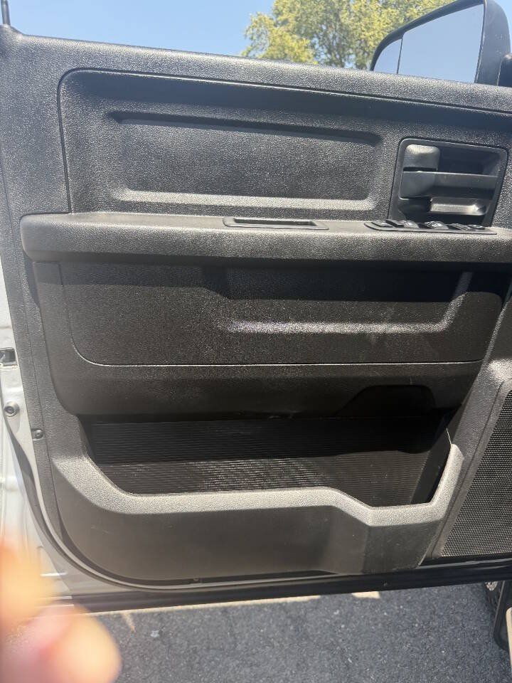 Used 2018 RAM 2500 Tradesman w/ Chrome Appearance Group AWD/4WD image 4